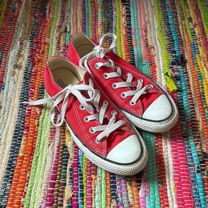 Red low top converse